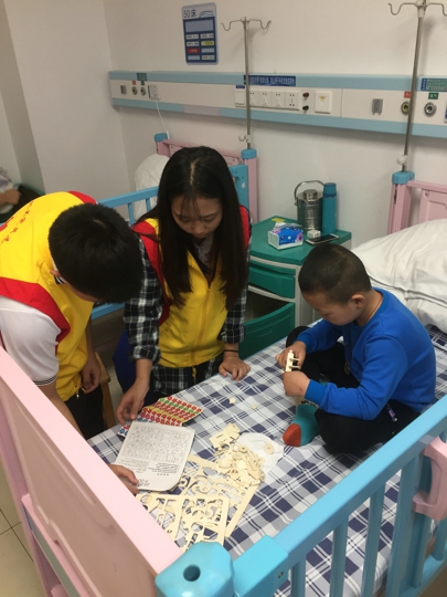 共同拼装汽车模型