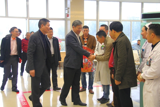 市工会领导慰问我院急救中心医务人员（黄?蜕悖?