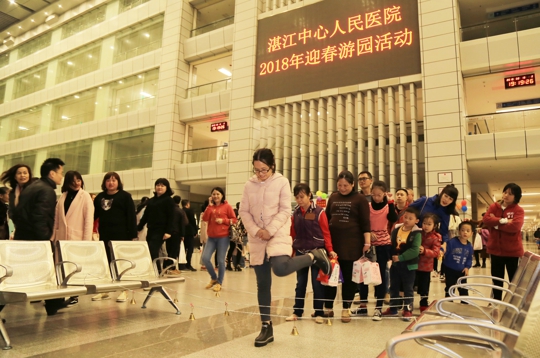 游园活动（翁冬宁摄）