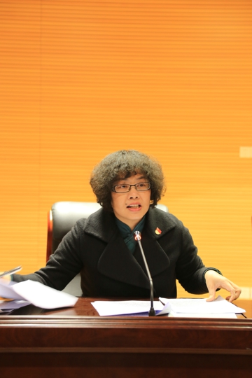 纪委书记杨若华传达上级会议文件精神（黄?蜕悖?