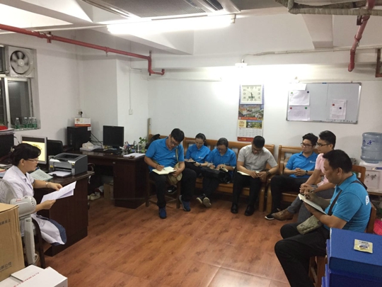 门诊部李伟红副主任在做岗前培训