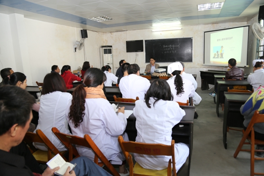 心内科专家为社区医院医务人员上课（翁冬宁摄）
