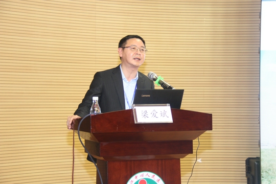 梁爱斌作学术报告