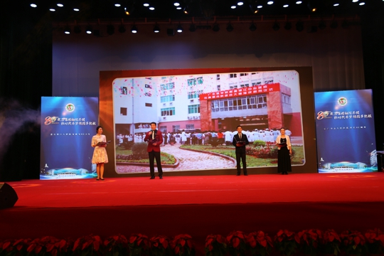 配乐诗《岁月仁心》