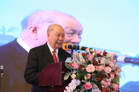 中国工程院院院士钟世镇为我院送上祝福