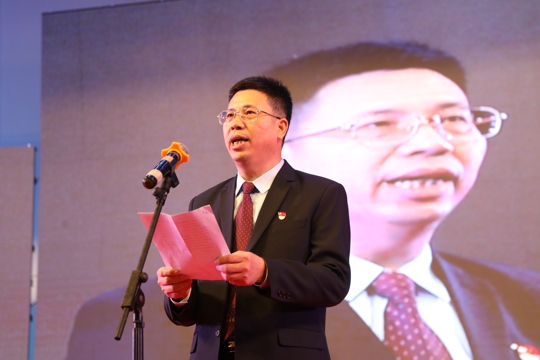 我院党委书记陈志辉宣读感谢信